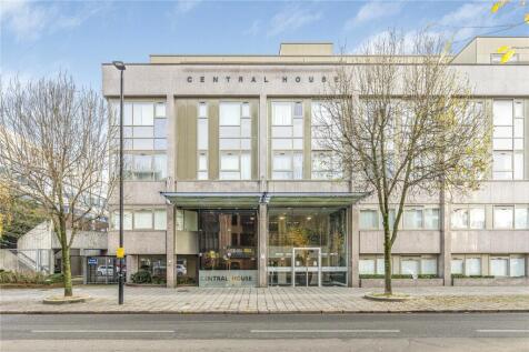 Central House, Hounslow TW3 1 bed apartment for sale