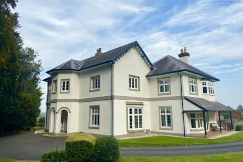 8 bedroom detached house for sale