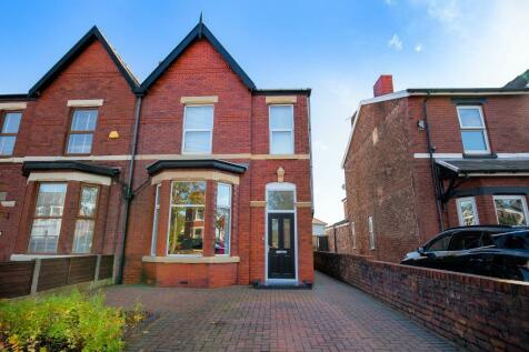 4 bedroom semi-detached house for sale