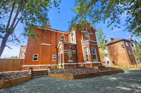 6 bedroom detached house for sale