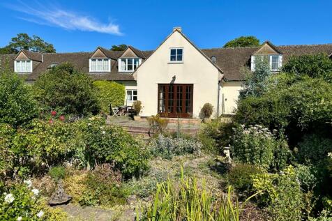 4 bedroom terraced house for sale