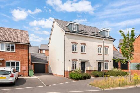 3 bedroom semi-detached house for sale