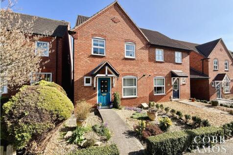 3 bedroom semi-detached house for sale
