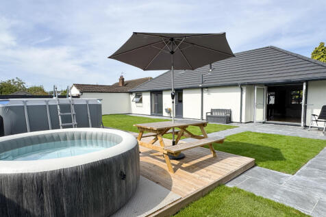 Thame, Oxfordshire 3 bed detached bungalow for sale