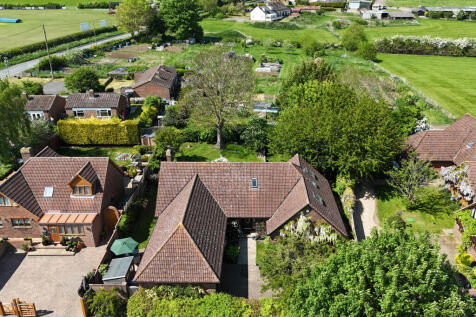 Chearsley, Buckinghamshire 6 bed detached house for sale