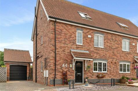 4 bedroom semi-detached house for sale