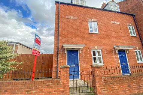 3 bedroom end of terrace house for sale