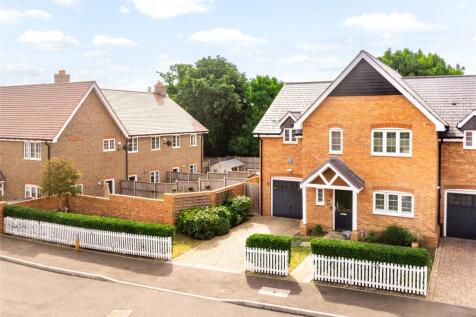 Saxon Rise, Pirton, Hitchin... 3 bed semi