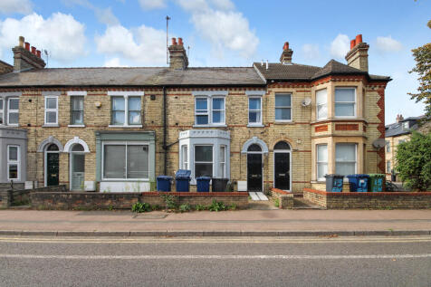 5 bedroom terraced house for sale