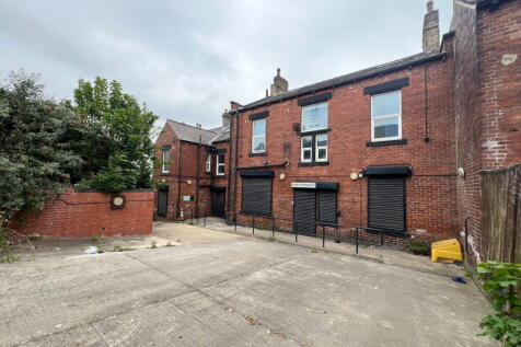 5 bedroom end of terrace house for sale