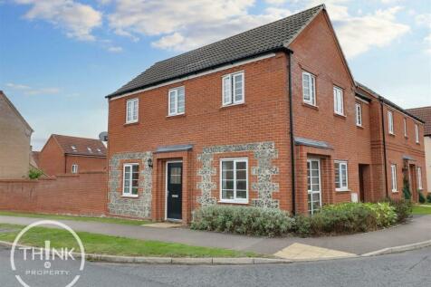 3 bedroom link detached house for sale