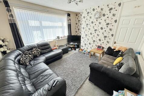King George Avenue, Dunston... 3 bed semi