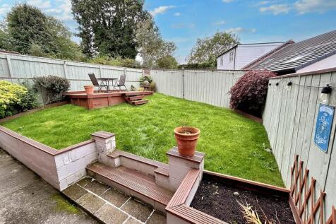 Horncliffe Gardens, Swalwell... 4 bed semi