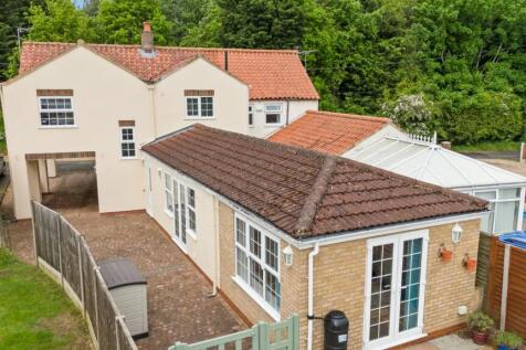 Brook Lane, Scawby Brook, Brigg... 3 bed semi