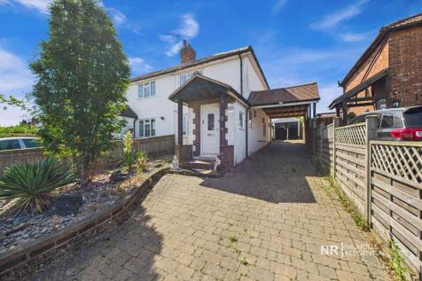 Beechen Lane, Lower Kingswood... 2 bed end of terrace house for sale
