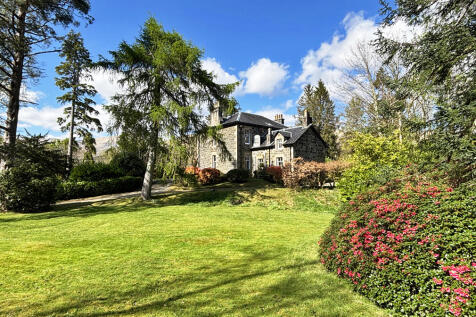 6 bedroom country house for sale