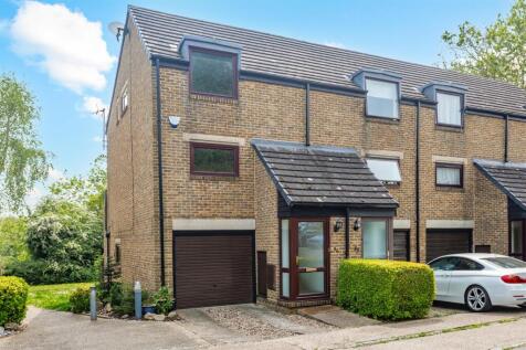 2 bedroom maisonette for sale