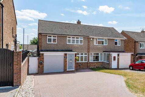 Saxon Close, Northfleet DA11 3 bed semi