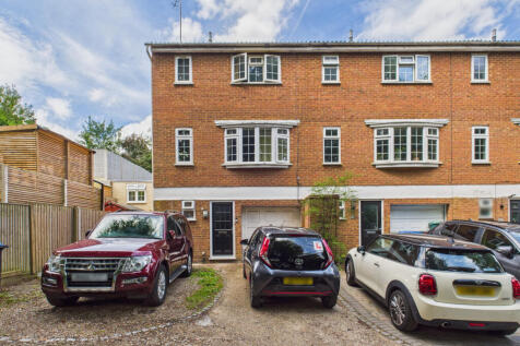 Glendale, Hemel Hempstead, HP1 4 bed end of terrace house for sale