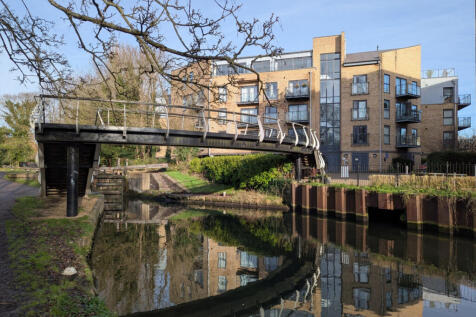 The Embankment, Hemel Hempstead, HP3 2 bed apartment for sale