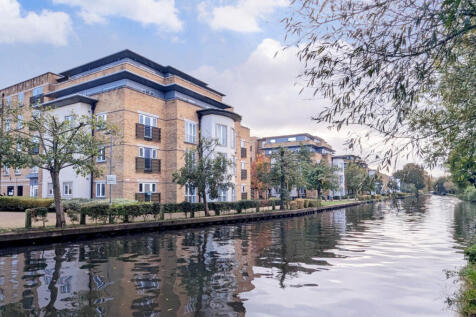 Ovaltine Court, Kings Langley, WD4 2 bed apartment for sale