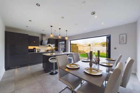 Harvey Drive Dagnall, Berkhamsted, HP4 4 bed detached house for sale