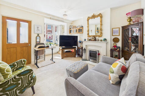 1 bedroom maisonette for sale