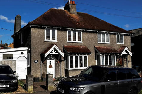 Beaconsfield Road, Tring, HP23 3 bed semi