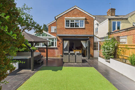 Leverstock Green Road, Hemel... 4 bed detached house for sale