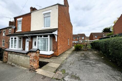 2 bedroom semi-detached house for sale