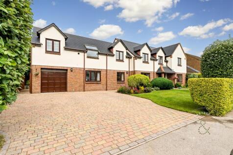 6 bedroom detached house for sale