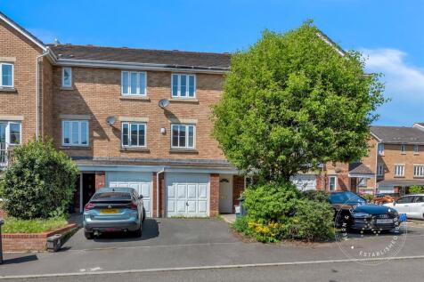 3 bedroom town house for sale