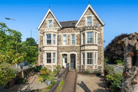 5 bedroom semi-detached house for sale