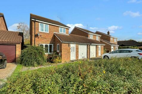 3 bedroom link detached house for sale