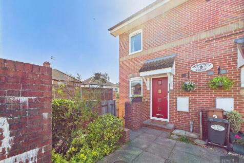 Springwell Avenue, Mill End... 2 bed end of terrace house for sale