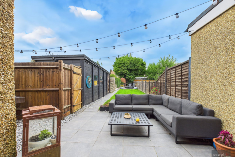 2 bedroom maisonette for sale