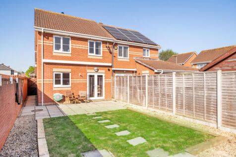 3 bedroom semi-detached house for sale