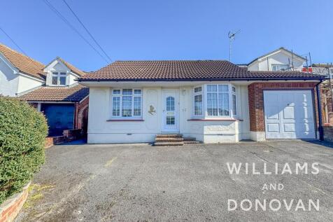 Wellington Road, Rayleigh 4 bed detached bungalow for sale