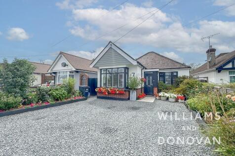 Barbara Close, Rochford 3 bed detached bungalow for sale