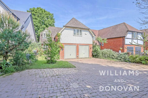 Hillcrest Road, Hockley, Essex, SS5 4 bed detached house for sale