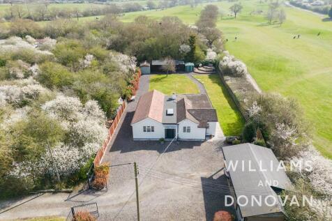 2 bedroom detached bungalow for sale