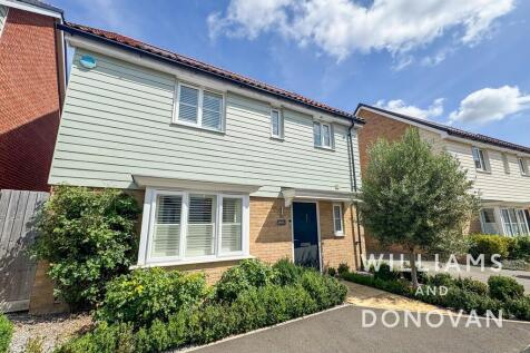 Alice Gardens, Rochford 3 bed detached house for sale