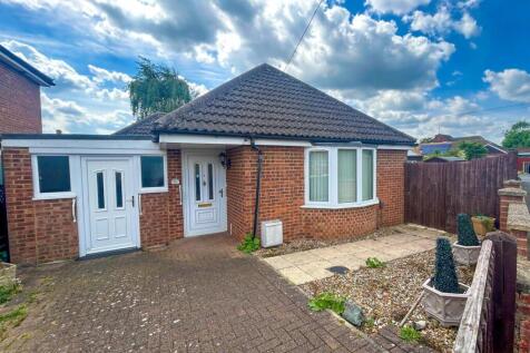 Boddington Gardens, Biggleswade, SG18 2 bed bungalow for sale