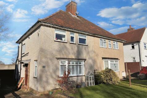 Icknield Way, Letchworth Garden City... 3 bed semi