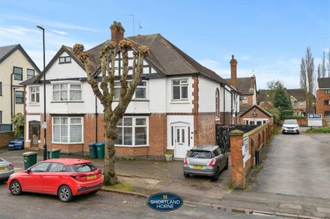 5 bedroom semi-detached house for sale