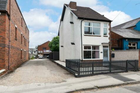 2 bedroom detached house for sale