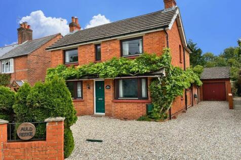 4 bedroom detached house for sale