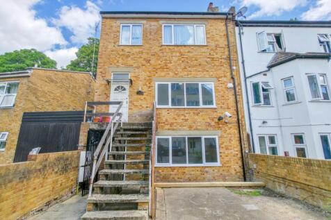 3 bedroom maisonette for sale