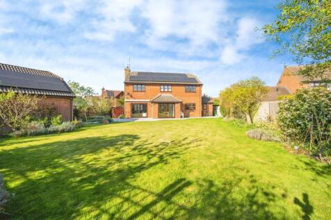 5 bedroom detached house for sale