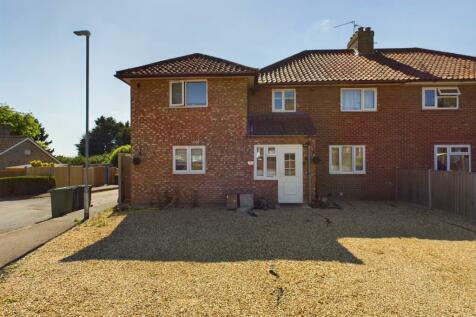 5 bedroom semi-detached house for sale